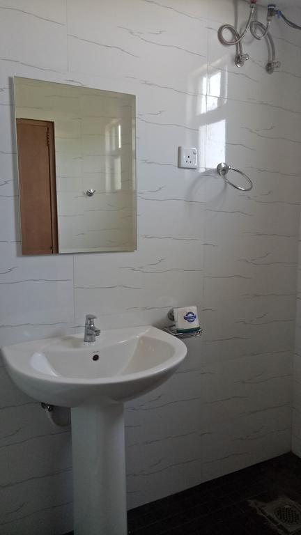 Royal Inn, Mountlaviniya Guest house *